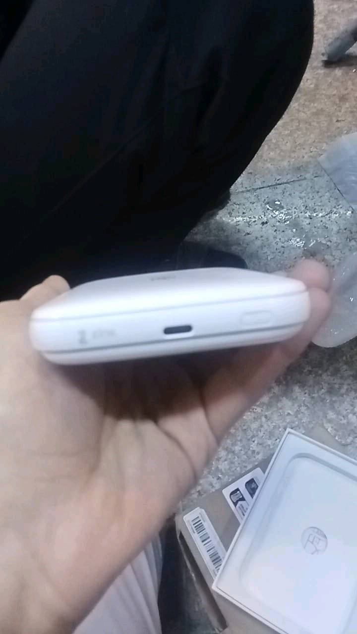 طابعة صور محمولة HPRT MT53 أصلية
ماركة معروفة بجودة الطباعة والاعتمادية
🔹 تقنية الطباعة: ZINK (بدون حبر)
🔹 الربط: بلوتوث
🔹 تدعم: Android و iOS
🔹 حجم الطباعة: 2×3 إنش
🔹 دقة طباعة عالية
🔹 بطارية مدمجة قابلة للشحن
✅ تطبع الصور مباشرة من الموبايل خلال ثواني
✅ حجم صغير وسهلة الحمل
✅ مناسبة للهدايا، الذكريات، الرحلات والمناسبات
📦 الحالة: شغالة 100%
📦 تجي ويا الكارتون الأصلي وجميع ملحقاتها
📦 مجرّبة وجاهزة للاستخدام
📩 للمراسلة والاستفسار خاص
سعرها الف45 وبيها مجال للشراي
يتوفر توصيل لجميع محافظات العراق 5 الاف فقط