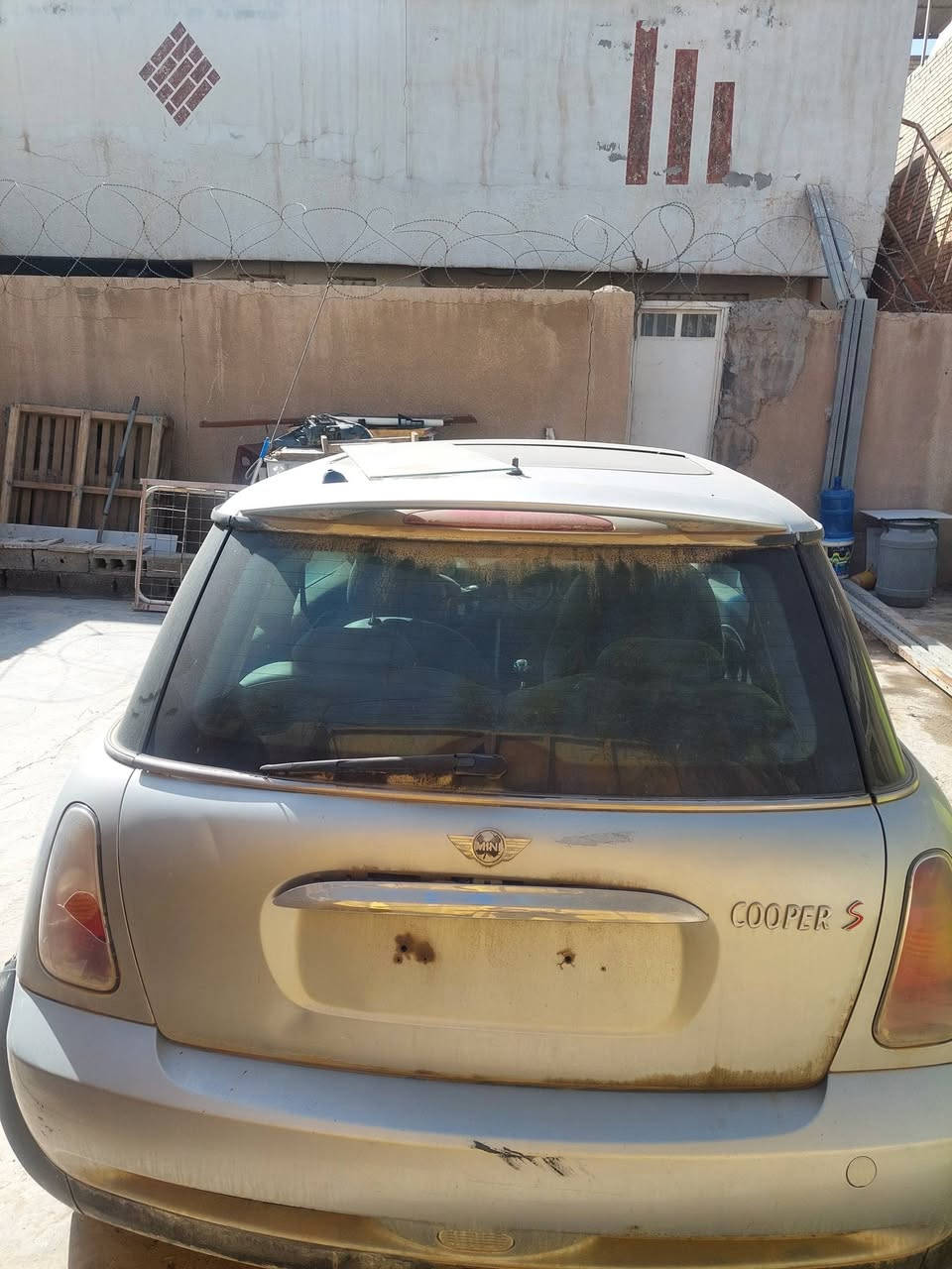 سياره انكليزيه قديمه للبيع نظيفه للاستفسار الاتصال على الرقم ***********
