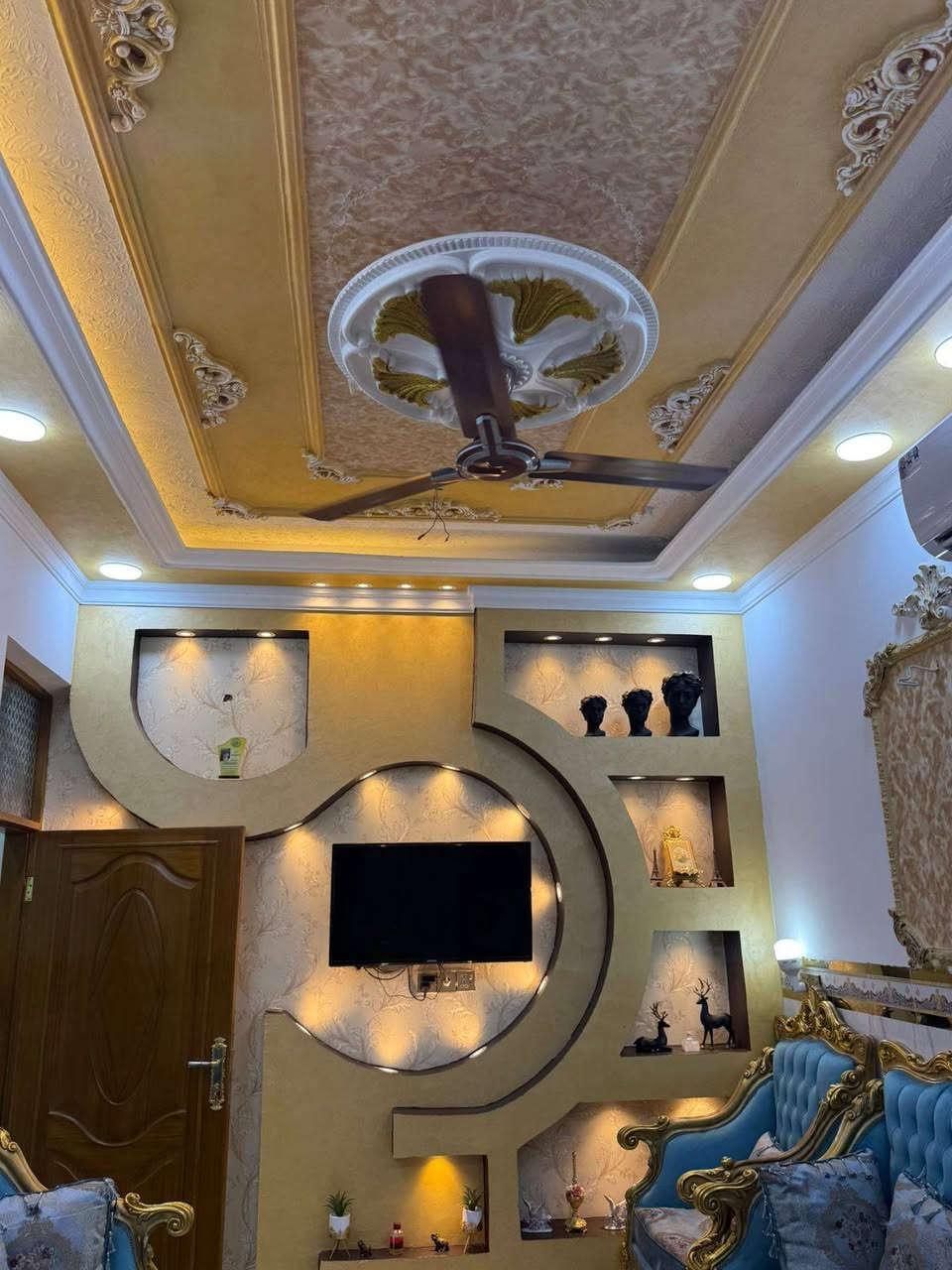 مشتمل طابقين للبيع في منطقة #حي_الحوراء (زين القوس) شارع الكفاح

🔸 مساحة 100 متر

🔹 الطابق الأول:
(غرفة نوم + صالة + استقبال + مطبخ + صحيات داخلية وخارجية)

🔹 الطابق الثاني:
(غرفة نوم + صالة + صحيات + سطح ثانوي)

🔸 خدمات كاملة

للاستفسار الاتصال على الرقم:
***********
