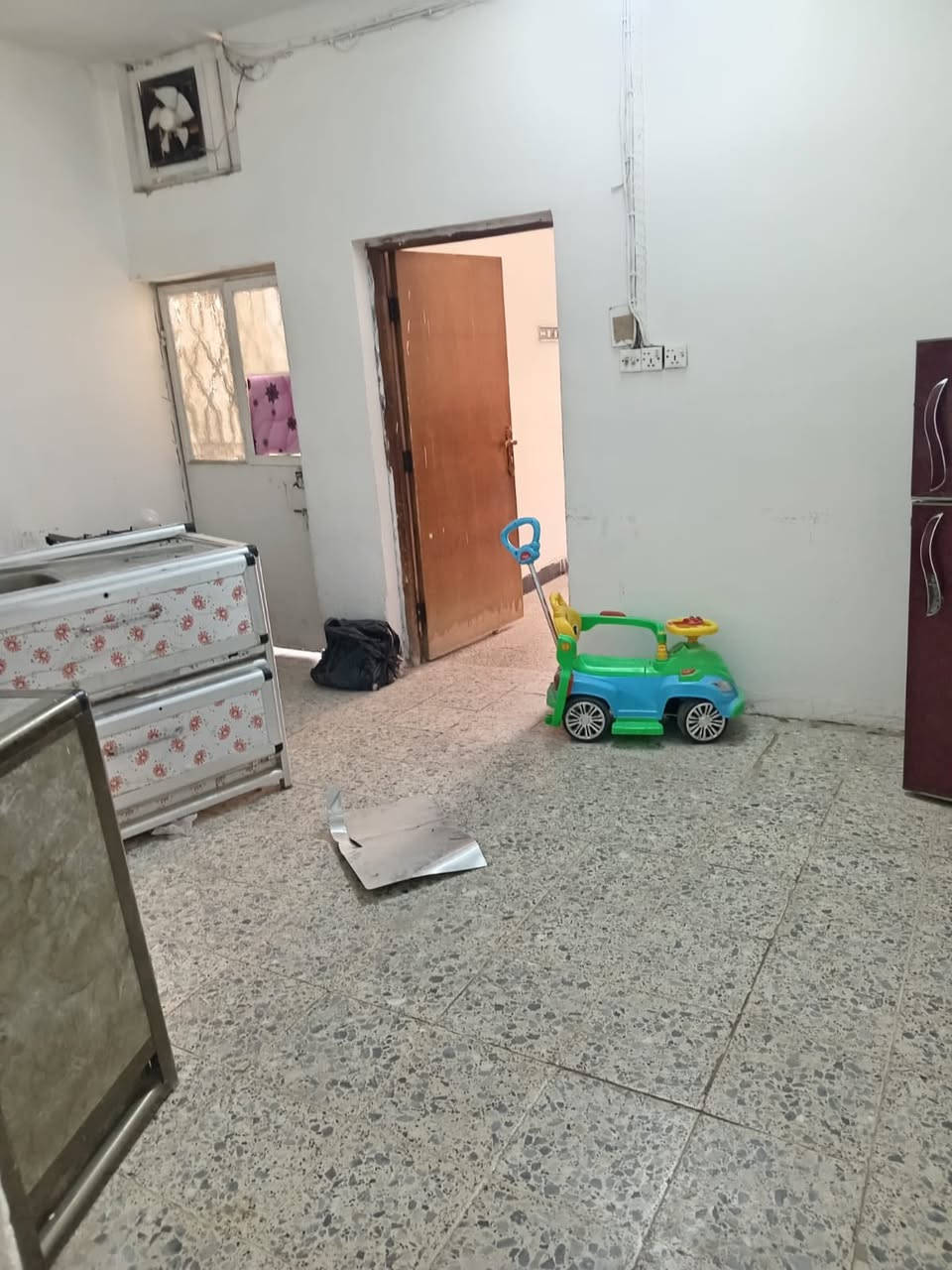 #يعلن مكتب [[ #أضواءالمدينه]] للعقار
بيت  للايجار 

♤♤♤♤♤♤♤♤♤♤♤♤♤♤♤♤♤♤♤♤

الموقع//#حله المهندسين قرب الجامع زين العابدين

♤♤♤♤♤♤♤♤♤♤♤♤♤♤♤♤♤♤♤♤♤

يتكون //٣ غرفه نوم /صاله /هول  /مطبخ /مجمع صحيات 

■■■■■■■■■■■■■■■■■■■■

السعر /٣٥٠ وبي مجال

■■■■■■■■■■■■■■■■■■■■

#للاستفسار// مراجعة مكتب أضواء المدينه 

#الكائن//حله شارع ٨٠ مقابل أسماك الشجيري 

☆☆☆☆☆☆☆☆☆☆☆☆☆☆☆☆☆

#اواتصال على الأرقام التاليه 

{{***********}} رياض الخفاجي 

{{***********}} سيد حسين احمد
