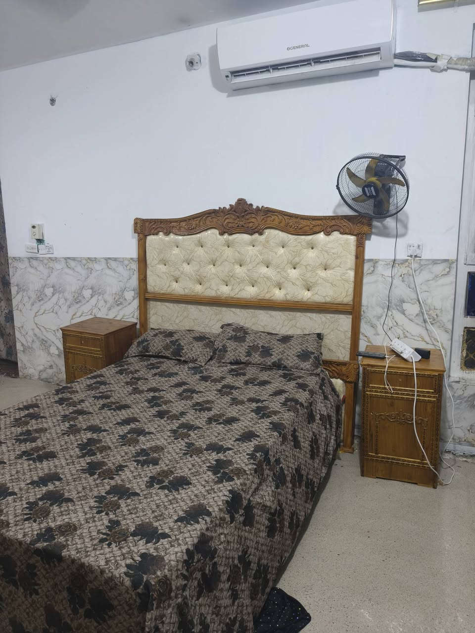 السلام عليكم غرفه صاج اربعه ملم نقص بيه زاويه الغرفه كلش نضيفه وناعمه السعر 650 وبيه مجال بسيط مكان بغداد جسر ديالئ ***********
