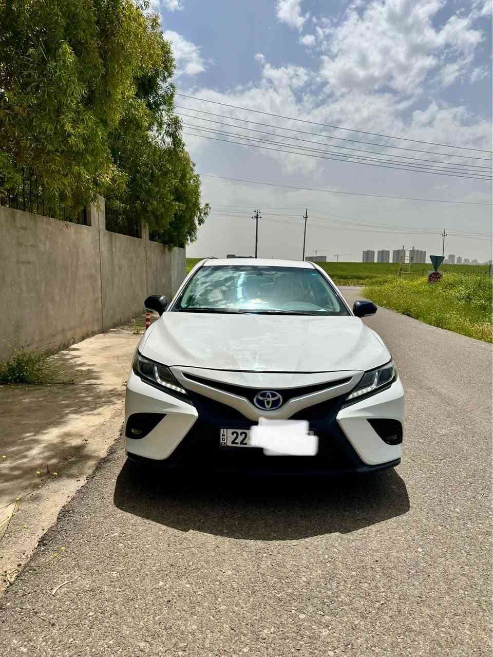کوردی |عەرەبی 

🚗 تۆیۆتا کامێری ٢٠١٩ SE هایبرێد  (خەلیجی) 
 مۆدێل:2019
 جۆر: SE (مواسەفات خەلیجی)
 ڕەنگی ناوەوە: کرێمی
 کیلۆمەتری ڕۆیشتوو: 160,000 کلم
 ئێرباگ: نەتەقیوە
🛠️ دۆخی دەرەوە و بۆیاخ:
 تەنها دوو پارچە بۆیاخی هەیە (سندووق + چاملخی پشتەوەی لای سایەق).
📑 غەرامە:
 بڕی 9 وەرەقە غەرامەی لەسەرە (بە داشکاندن) دوای  مامەلە دەدرێتەوە .
💵 نرخ:
 175 وەرەقە و مەجالێکی کەمی تێدایە.
📞 بۆ پەیوەندی:***********

🚗 للبيع تويوتا كامري 2019 SE (خليجي)
 الموديل:** 2019
 الفئة:** SE (مواصفات خليجي)
 اللون الداخلي:** بيجي (كريمي)
 الممشى:** ماشية 160,000 كم
 الايرباك:** سليم (مامطكوك)
🛠️ حالة البودي والصبغ:
 * بيها صبغ قطعتين فقط(الجنطة/الصندوق + الجاملغ الخلفي صفحة السايق).
📑 الغرامات:
 * عليها غرامة 9 ورقات (بعد التخفيض/الخصم).
💵 السعر:
 175 ورقة وبيها مجال بسيط للشراي.
📞 للتواصل والاستفسار:
*********** أربيل, العراق
