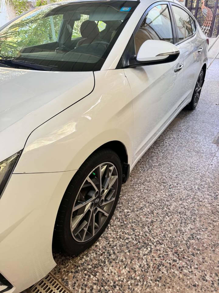 السلام عليكم .. النترا 20 خليجي بيها شي قليل صبغ بركن الجاملق و شويه من البنيد ماشيه 300 
رقم بغداد بأسمي سيارة جاهزه تخم تاير حدادية تبريد كير محرك 
مكاني كربلاء قضاء الحر 
السعر 155 و بيها مجال شي بسيط 
للاستفار اكثر ‭0781 810 2909‬ متواجد واتس اب
