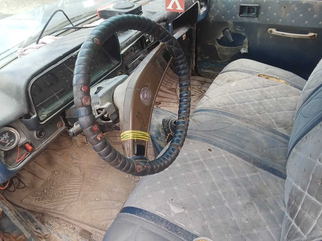 السلام عليكم سياره بيكم موديل 82 للبيع محرك جديد كير جديد تخم تاير غلاف طشت جديد بيها سنويه بس راعيها ما ندله أكفلك من سرقه وعشاير السعر 18ورقه وبيها مجال الاتصال ***********
