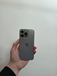 للبيع فقط.             ((السعر 690وبي مجال بسيط))  ايفون 15برو ماكس. 🩶...