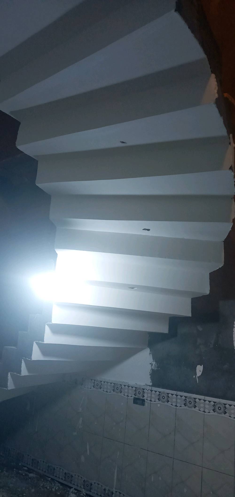 السلام عليكم خلفه بياض من البصره اشتقل بياض فقط هذه راقمي ***********