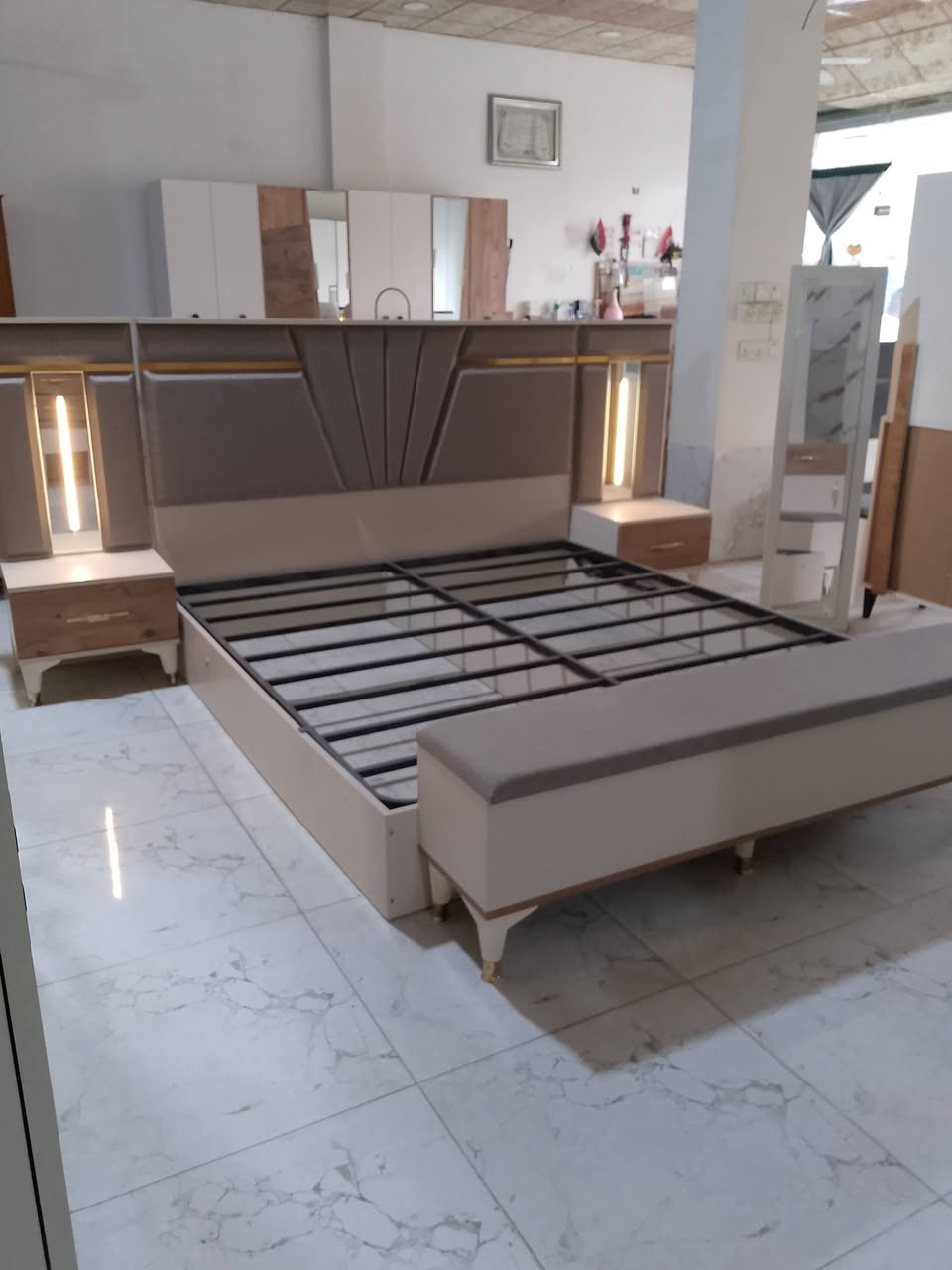 غرفه نوم تركي 10قطع جديد ماركه الاستفسار ***********
