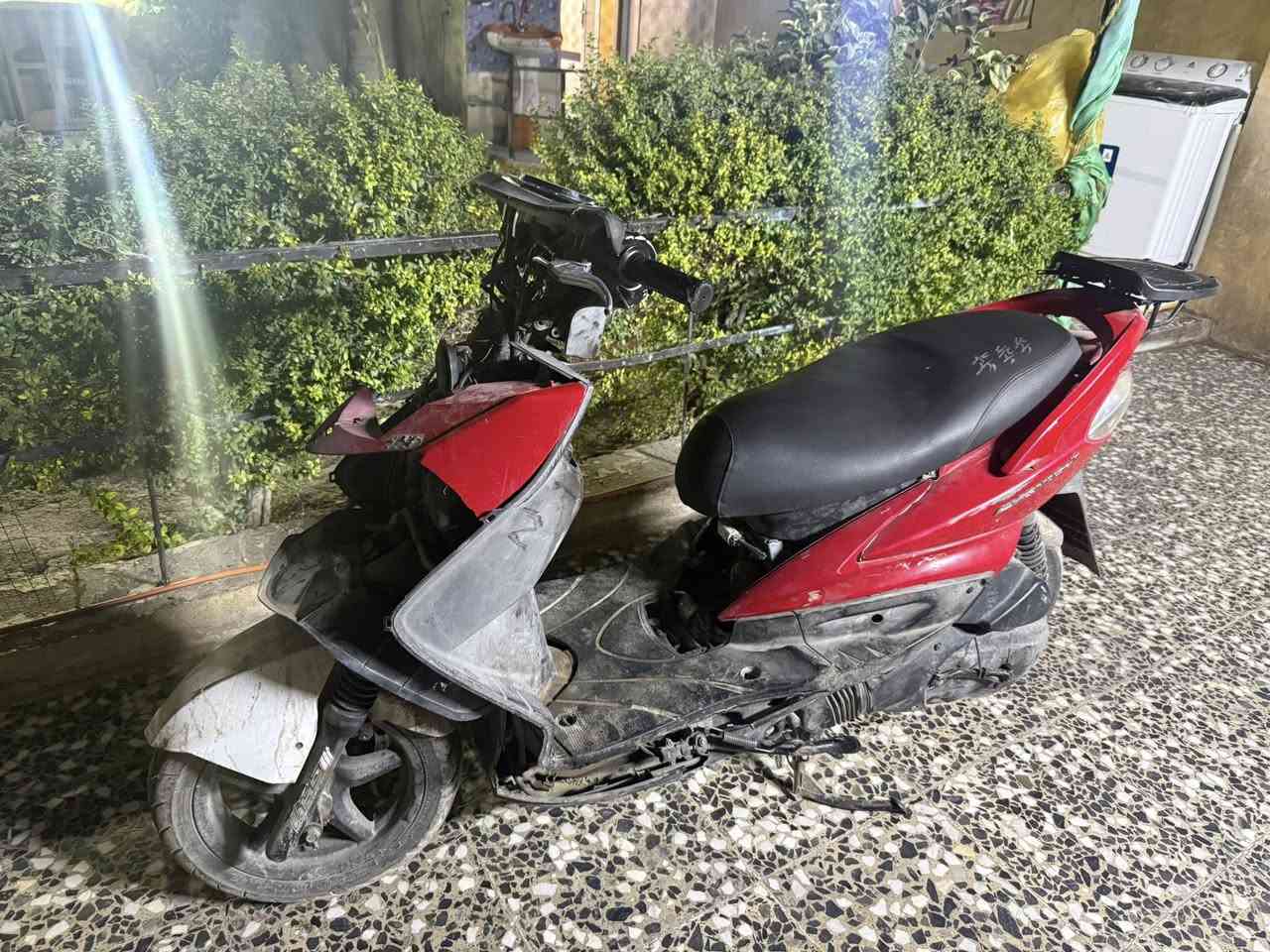 سنكس فحل للبيع  محرك مكفول كلشي شغال استان كهربائي دراجه ياباني بس يرادله كفرات السعر 400 مكاني بغداد الزعفرانيه للاستفسار ***********
