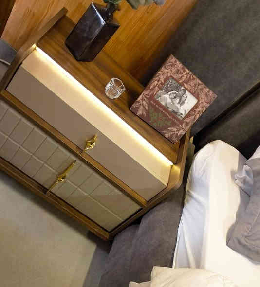 اتصال *********** غرفة تركيا 9 قطع نضيفة 100/100 مال شركه هوم سنتر بيها انارة ومخزن بالسرير مكان بغداد
