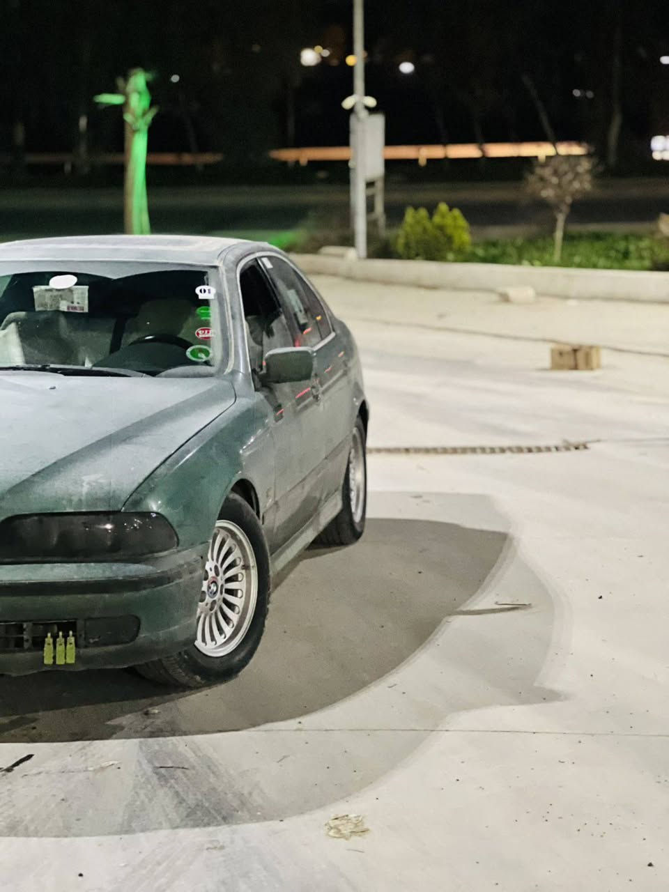 بیئێم سەقەڕ  مەنە فێست ئەسل مۆدێل 98 ی تۆماتیک گێڕ سپۆرت  مەکینەی 528 واتا 6پستن ئاڵتونی بازار  فول فولە بەس پەردەو جلد نیە  سەیارەکە پێشو دوای کەپسە مەکینەو گێڕ بەشەرت تاقم وایەر بەشەرت واتا مەسرەفی نیە  نمونە لەجوانی  سوکان محوەر نیە بیلاد خۆمانە  خوار هەموو بازاڕ نرخ. 35 معامەلەیەکی برایانە تکایە مشتەری نیت سەرم مەیەشێنە لەگەڵ ڕێزدا
ژم.***********
ژم.***********
