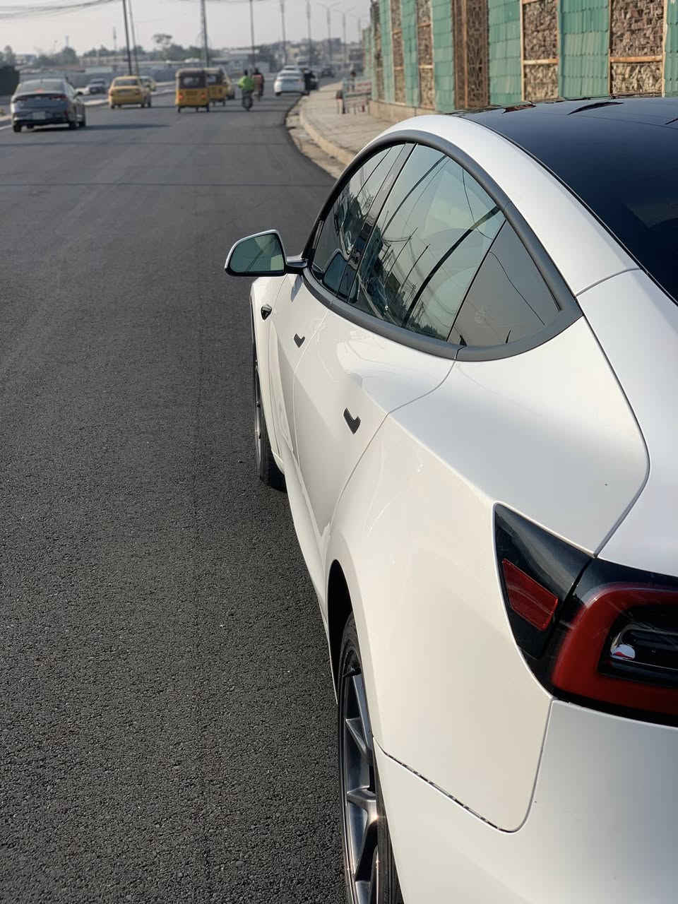 Tesla model 3 

 2023 
لون اليض داخل ابيض.

حادثە خفیف و بدون ایرباگ صندوق و الجاملغ فاتحي بامريكا
‏
.
سعر سیارە 173$ و بي مجال

*********** 
.
