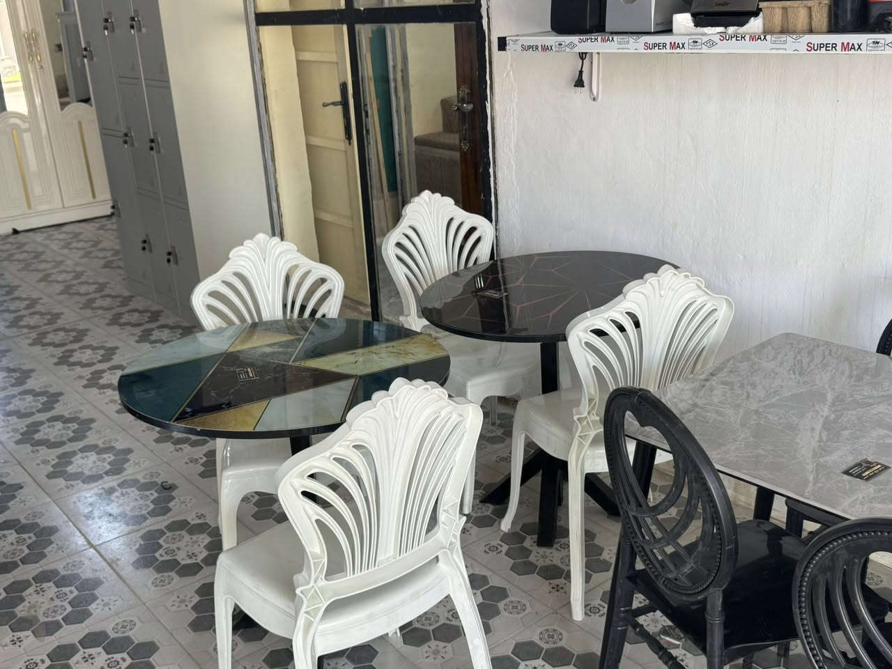 الإبداع هو أن نصنع التميز في أبسط التفاصيل وأن تحول كل مساحة إلى حكاية من الأناقة والجمال. 
بفضلٍ من الله تعالى ومنته يسرنا أن نرحب بكم في إفتتاح الفرع الجديد لمعرضنا معرض علوش للأثاث والأجهزة المنزلية 
حيث يلتقي الذوق الرفيع بجودة التصميم لنقدم لكم تجربة مميزة تجمع الأناقة والراحة. نسعى لأن يكون كل ركن من منازلكم أكثر دفئًا وجمالًا من خلال تشكيلة عصرية تناسب مختلف الأذواق 
زورونا وستجدون كل ماهو يلائم أذواقكم

العنوان 
كوت موفقيه مجاور البيطره  شارع السايدين 

للأستفسار اكثر مراسله الخاص او الأتصال ع ارقام التاليه 
***********
***********
بأدارة مصطفى المياحي
