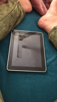 ايباد الجيل الاول • ٣٢ • بدون كاميرا