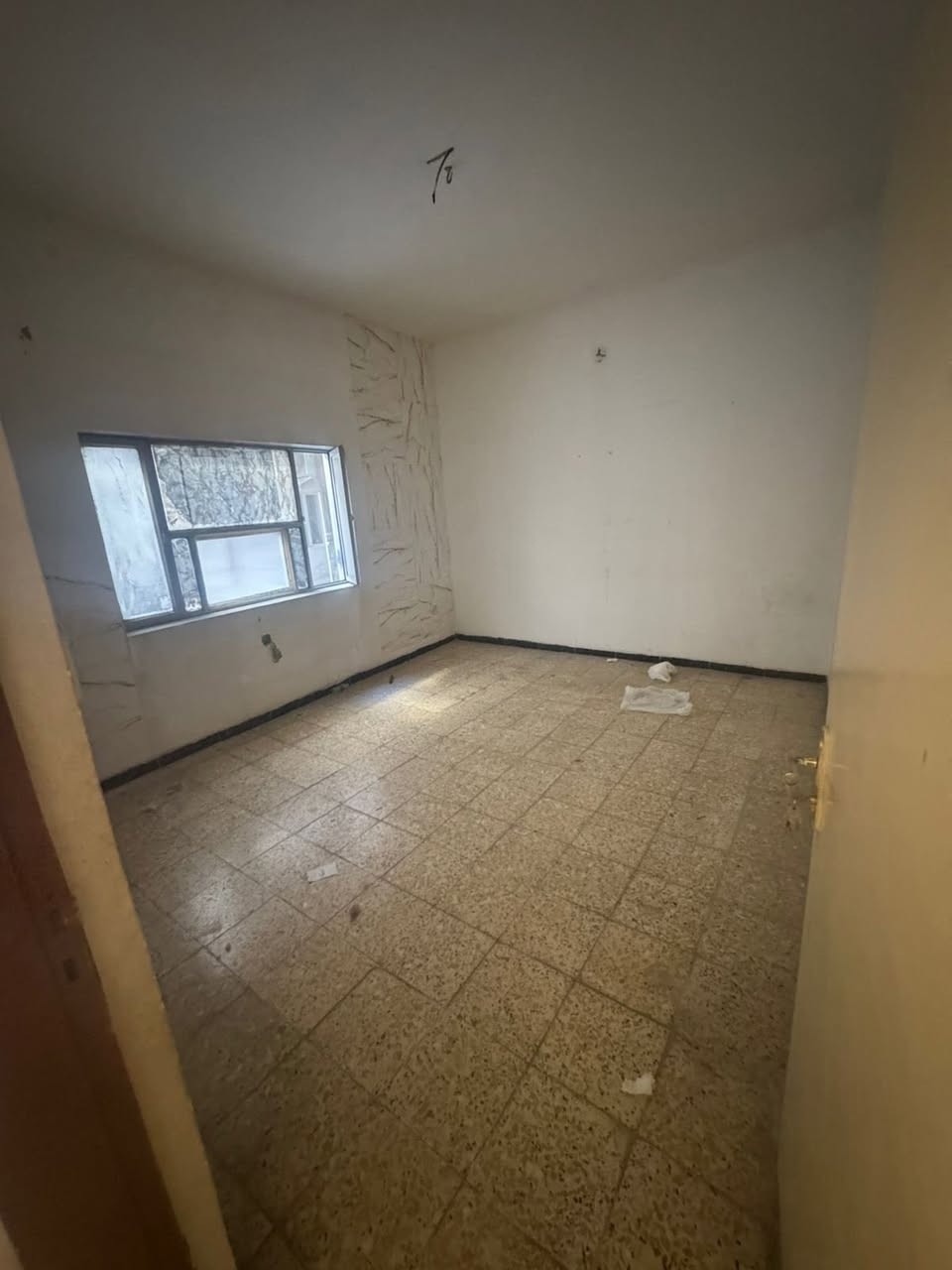 💎 للإيجار في السيدية 💎
📢 منشور رقم: ((584))
للإيجار في السيدية
شقة طابق ارضي

تتكون من:
• غرفتين نوم
• صالة
• مطبخ
• خدمات
💰 بدل الإيجار: ٦٠٠ ألف 
موقع السيدية شارع الصناعة

📞 للاستفسار أكثر لاتصال عبر

 الرقم التالي ***********
