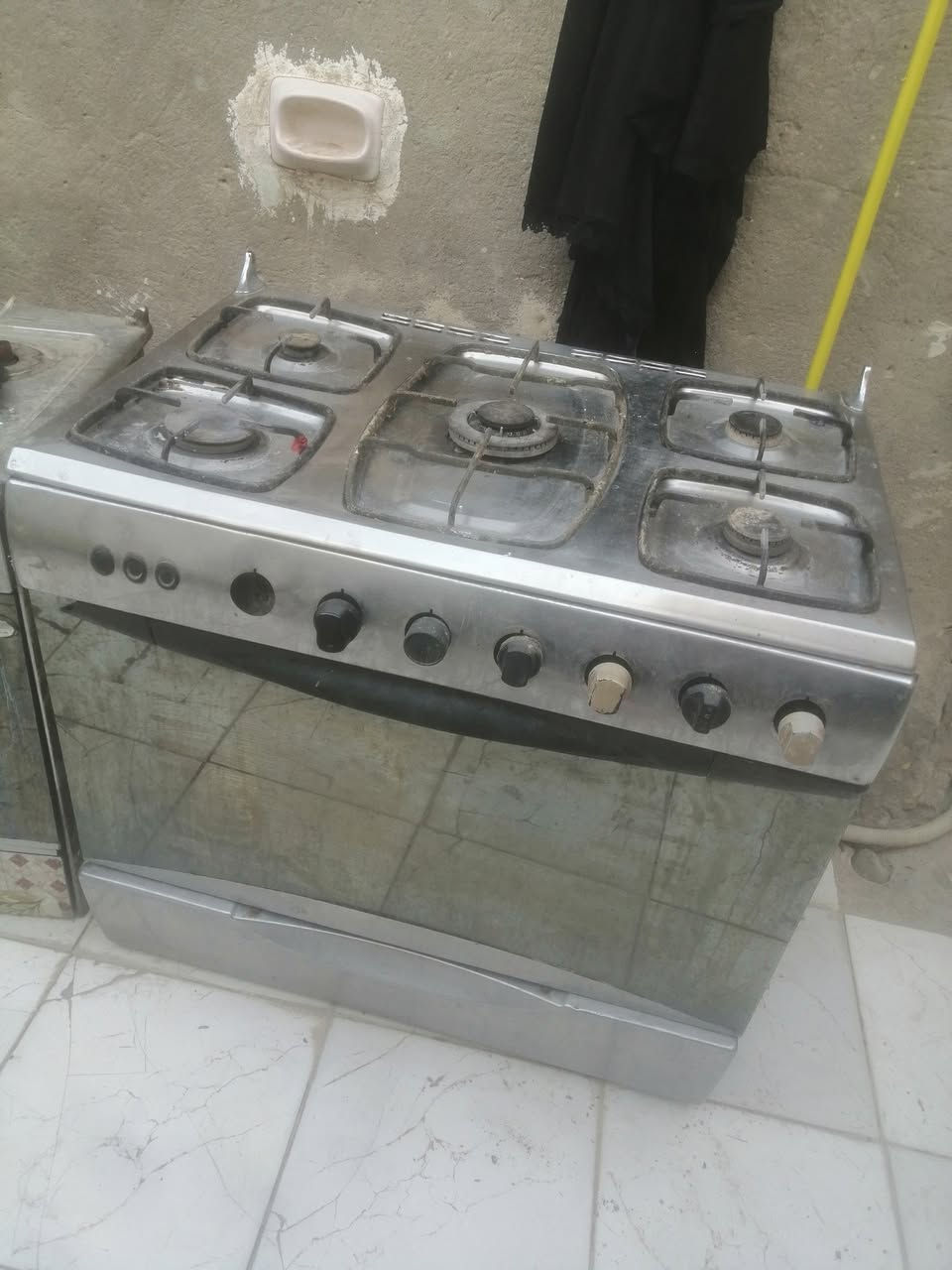 طباخ خمس عيون كل شغل عيون وفرن 90 بيه مجال *********** شطره
