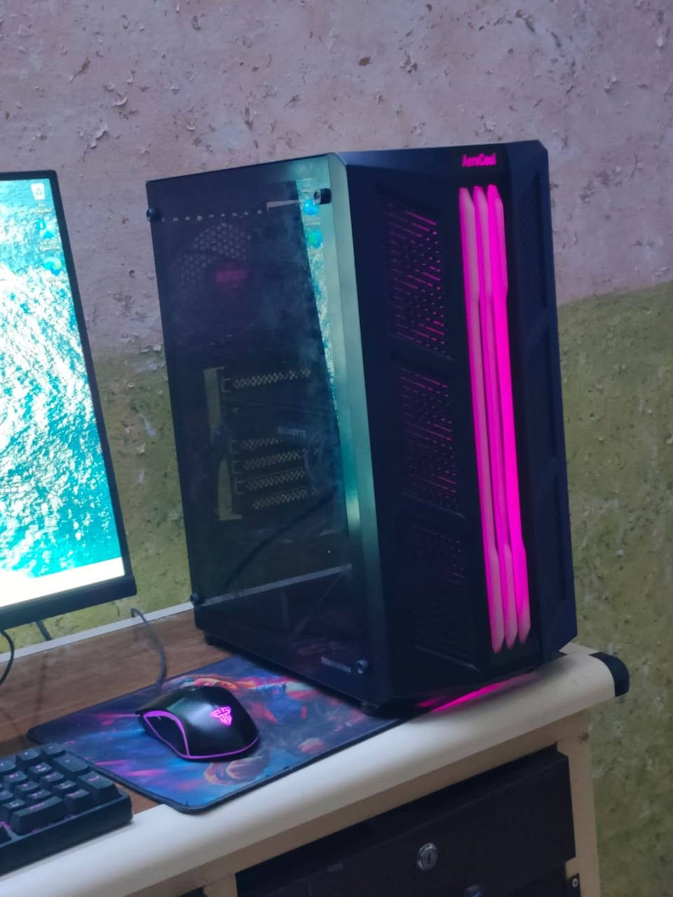 🔹 CPU: Ryzen 5 3600X (6 Cores / 12 Threads)
🔹 GPU: GTX 1660 SUPER 6GB
🔹 RAM: 16GB DDR4
🔹 SSD: 128GB M.2
🔹 HDD: 1TB
🔹 OS: Windows 11
✅ مناسب لـ PUBG, Warzone, Valorant, CS2, GTA V وغيرها
✅ أداء ممتاز على دقة 1080p
✅ الجهاز نظيف وشغال بدون مشاكل
✅ إقلاع سريع وتحميل ألعاب أسرع بفضل SSD M.2
💰 السعر: 600,000 دينار
📍 بغداد
📞 ***********
للاستفسار أو الحجز يرجى الاتصال أو المراسلة على الرقم أعلاه.
