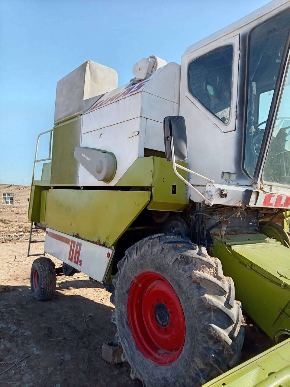 البيع مكينه موديل ٨٩ جاهزه مديومه محرك مكفول تخم تايرجديدرقام وسنويه تبريد ***********
