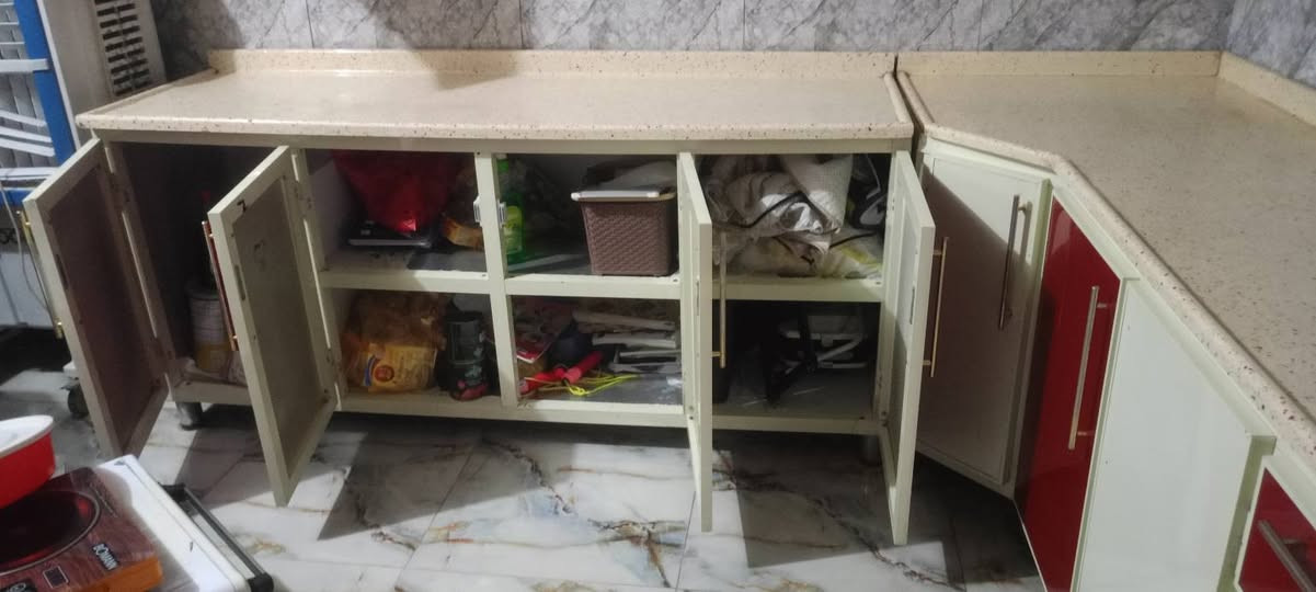 مطبخ تفصال درجة اولى نضيف جدا مستخدم العنوان الحرية ***********
