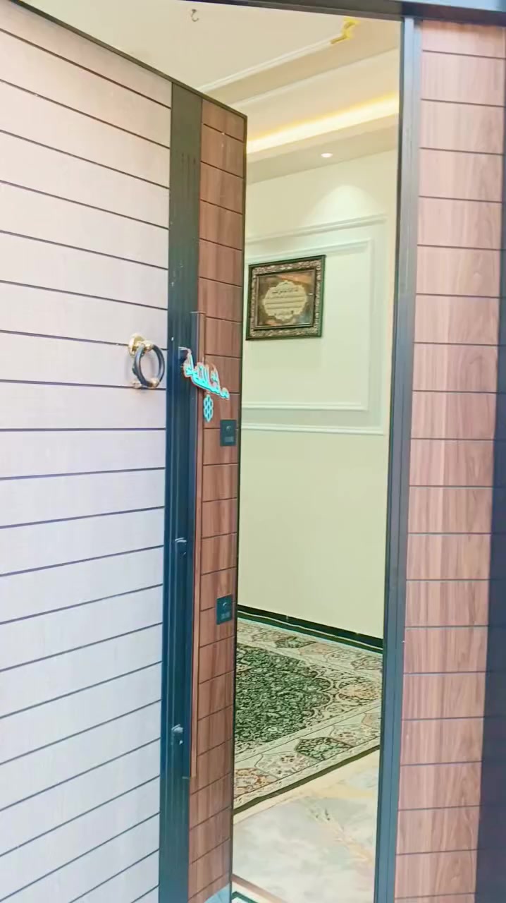 السلام عليكم عندي بيت للبيع 150 متر   اربع غرف نوم استقبال وصالتين حمامات اثنين بناء2025 بغداد الامين الثانيه شارع المكاتب يم روضه اليقين قريب على قناة  ***********
