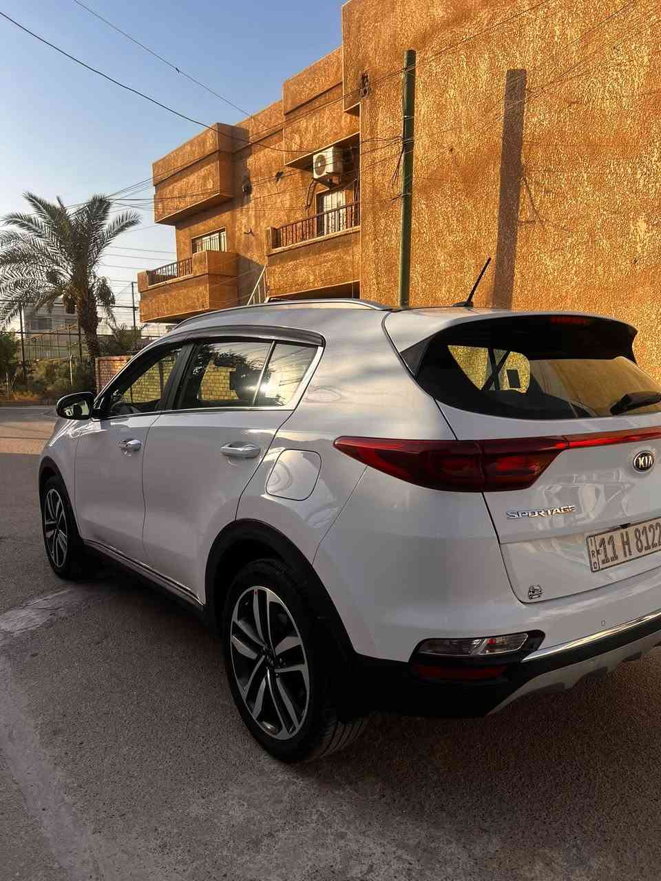 السلام عليكم 
سبورتج موديل 2019 شكل ال 20خليجي 
مكفولة من الضربة والصبغ 
فول مواصفات 
بصمة تشغيل  بانورامة  سايد بريك دكمة
تحكمات فوول كشنات جلد  كراسي كهرباء 
شاشة حساس خلفي امامي مري اوتو 
مكينة 2000 دوش 
السيارة جاهزة من جميع النواحي 
ماشية 78 الف 
رقم بغداد الدولي بأسمي 
السعر 184
مكاني بغداد / الكرخ
رقم الهاتف ***********

