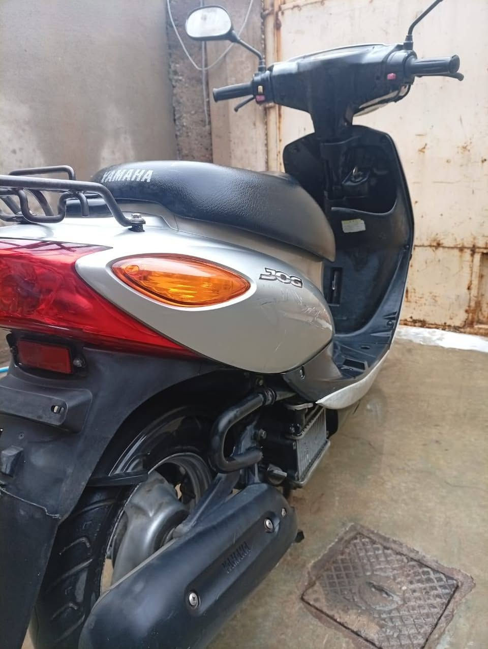 ماطور ياماها ( جوج ) للبيع 
مكينة ما مفتوح على وضع الشركة بالشرط 
كفرات نظيفة ما عدا الصفحة اليسار بيها شوية ضرر بسيط وما مأثر على جمالية الدراجة 
نظام المكينة نوزل 
كهربائيات شغال ما عدا خط الضو الأمامي بي خلل 
بقية الدراجة حيل نظيفة وكاعدة على حسب الأصول 
السعر 300 الف 
الاتصال على هذا الرقم : *********** 
أو مراسلة الحساب
