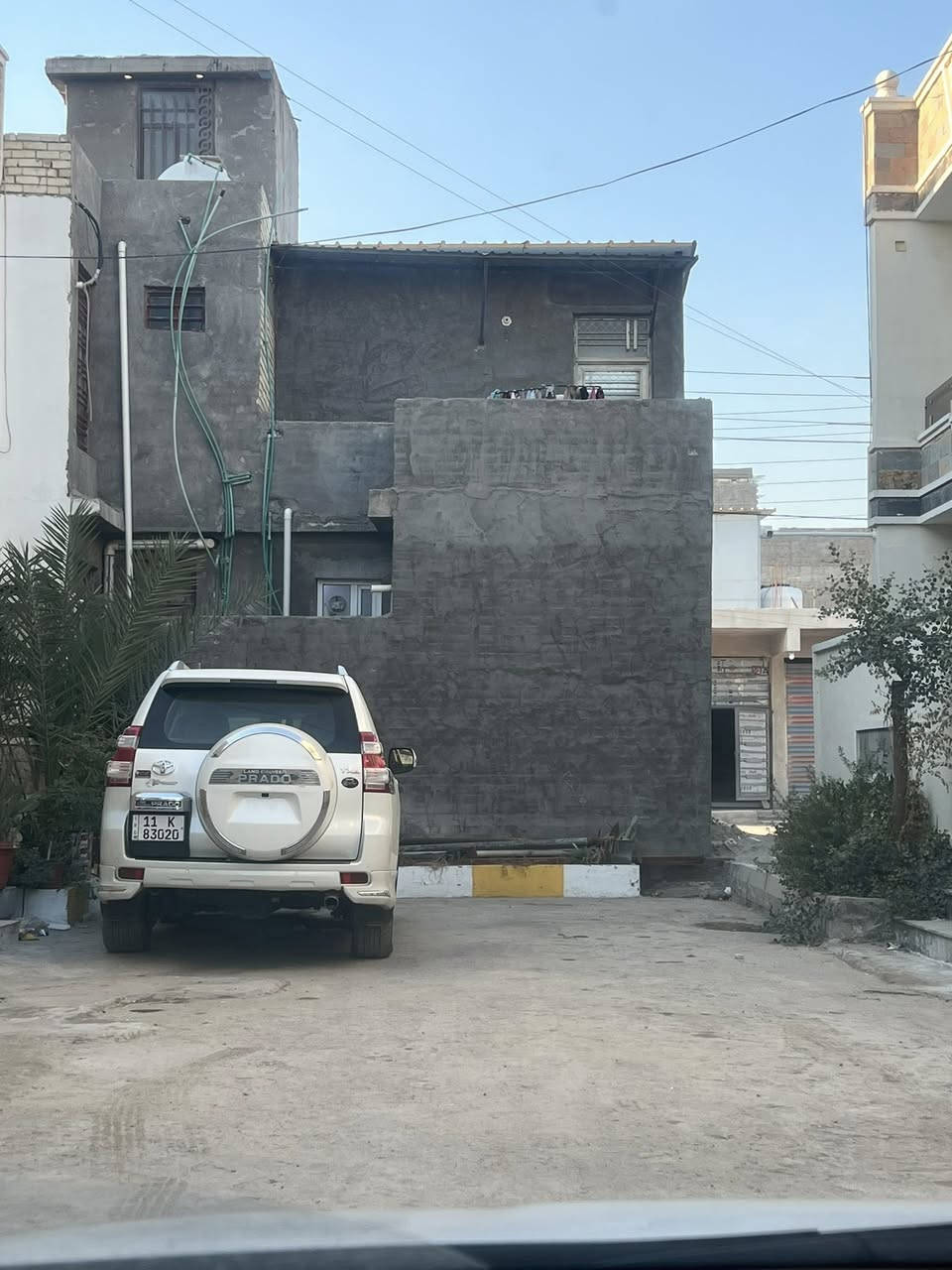 العقار للبيع
مساحة ٥٠ متر تجاري واجهة ٥ نزال ١٠ مطل على شارعين بنصف المثلث 
غرفتين بالطابق الثاني
صالة وخدمات بالطابق الاول
مدخلين للبيت

للاستفسار ***********
