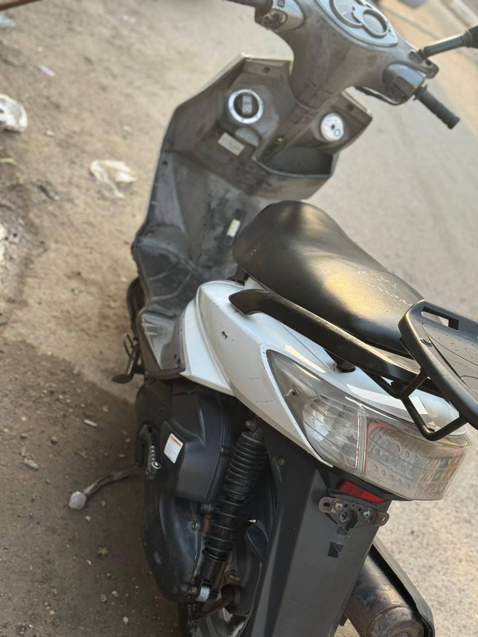 دراجه سكنز ياباني 
دراجه شغاله كلشي 
مكاني شعب حي بساتين سعر 550 
***********
