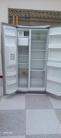 LG فقط بروده  مابيهه مجمده وثلاجه  سعرهه ١٥٠  07755972695 07836660805