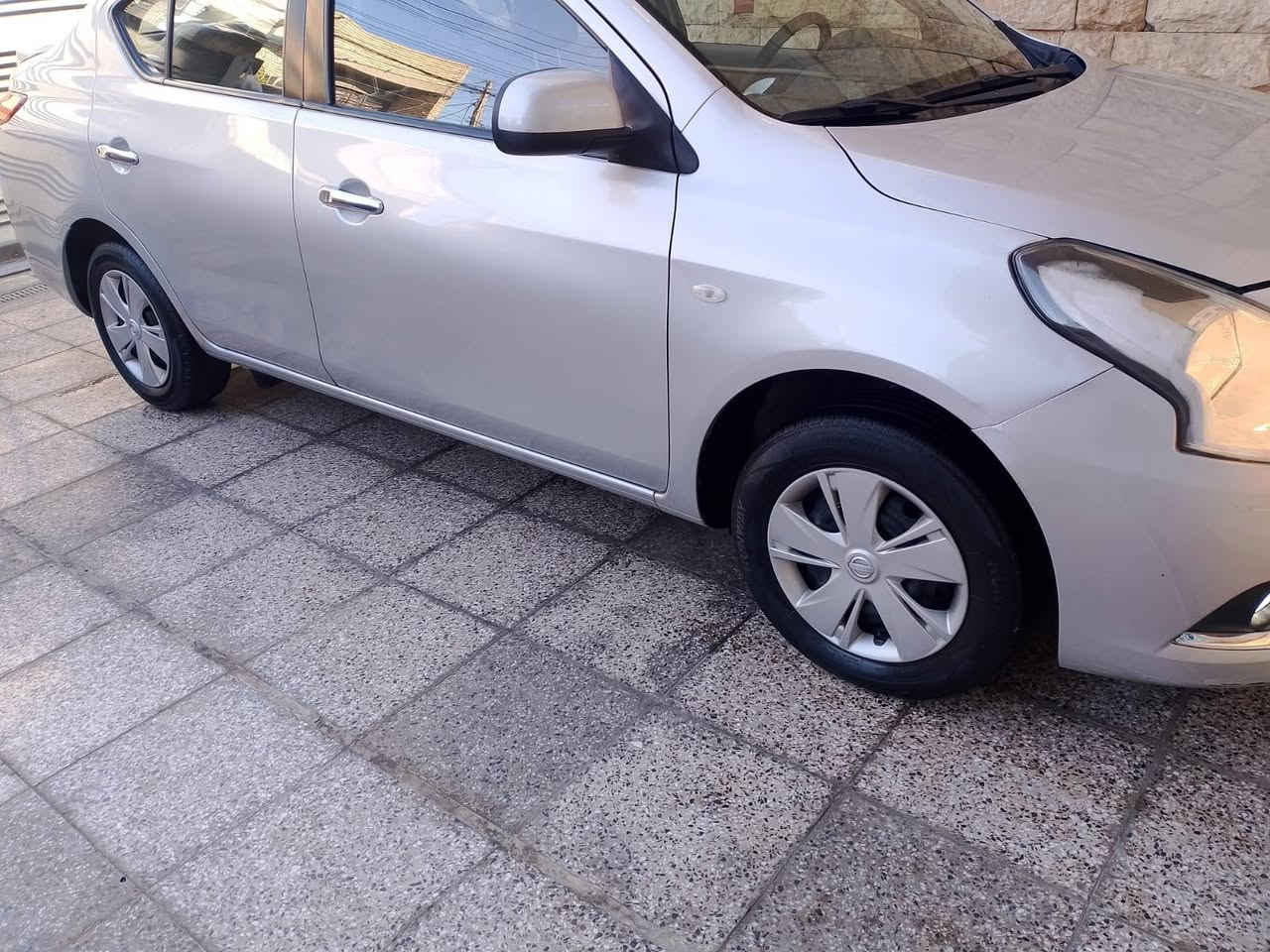 السلام عليكم 
للبيع نيسان سني 2019لون رصاصي
هندي ابو الأبليته الزركه 
رقم سليمانيا الدولي الأنكليزي 21 
استلام شركة السور العراق 
السياره مكفوله كفاله عامه من الضربه والصبغ
السياره بعده كله على وضع الشركه ما مبدل بيه اي شي
الكير والمحرك مكفولات 
تبريد تدفئه كله شغال 
صدر امامي خلفي جديد تخم تايرات  
السياره جاهزه وبدون مصرف وسونارها مع الصور 
ومواصفاته مال السني المعروفه نص فول 
السياره بغداد حي الجهاد والوكيل موجود شرط التحويل   السعر ١١٠$ 
***********
