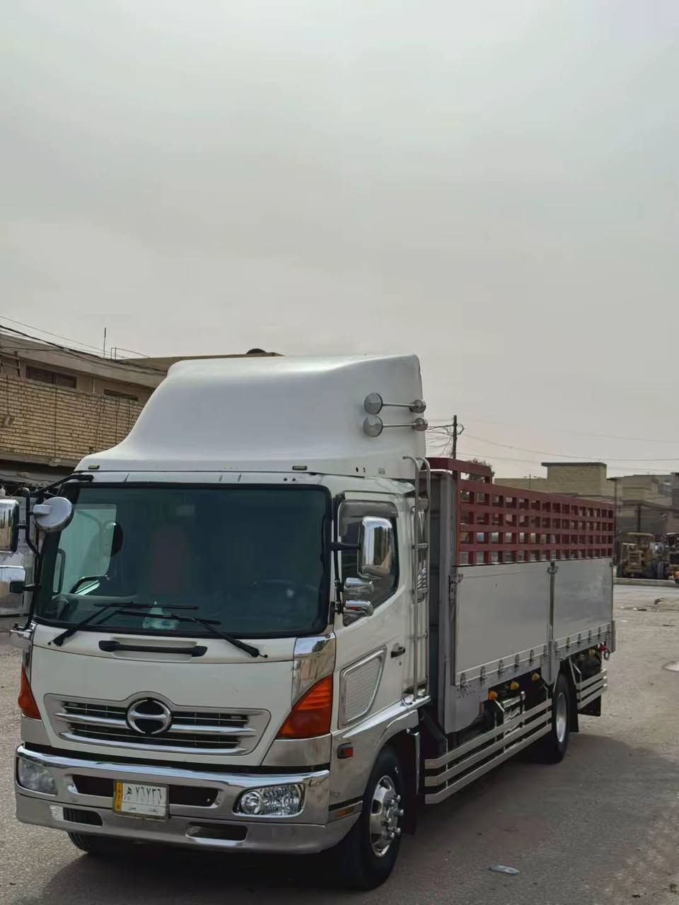 هينو شيطان موديل2002 منزل موديل جديده مكفوله كفاله عامه مكينه فول عادي  لا بخار ولا تنقيص شاصي مكفول طول 6وربع رقم بغداد مكانه كربلاء المقدسه رقم المبايل***********
