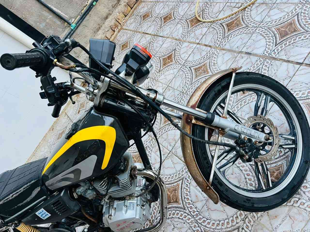 السلام عليكم
دراجة للبيع سيفان 2020اوراق كاملة

كهربائيات كلها شغاله مكاني بابل الحمزه الغربي ***********
السعر 350 وبيها مجال
