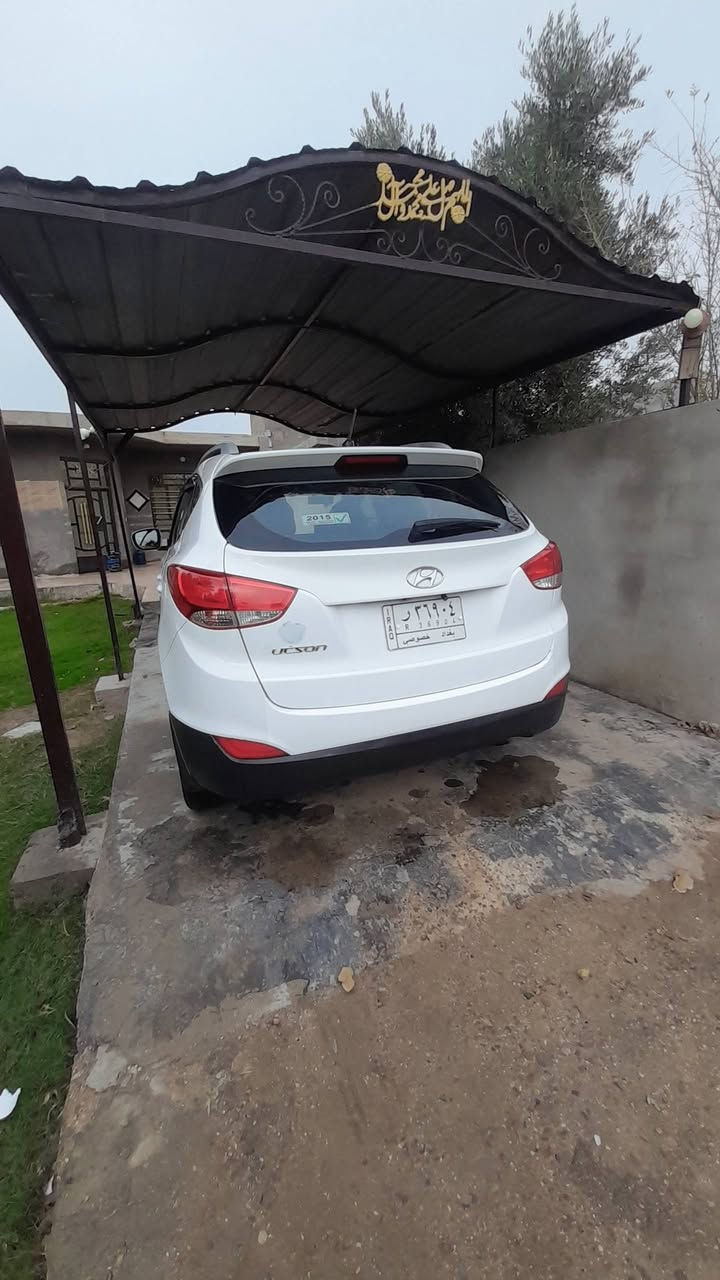 سلام عليكم
توسان 2014 شكل 15
كفاله عامه 
 ماشيه 116 حقيقي السياره نضيفه كلش مال جناي 
 مواصفاته
تنته 
قطعتين تبريد 
اشاير بلمري 
شاشه كبيره 
كامرات ثنين 
السعر 164 وبيه مجال حك الجيه
الاستفسار ***********
