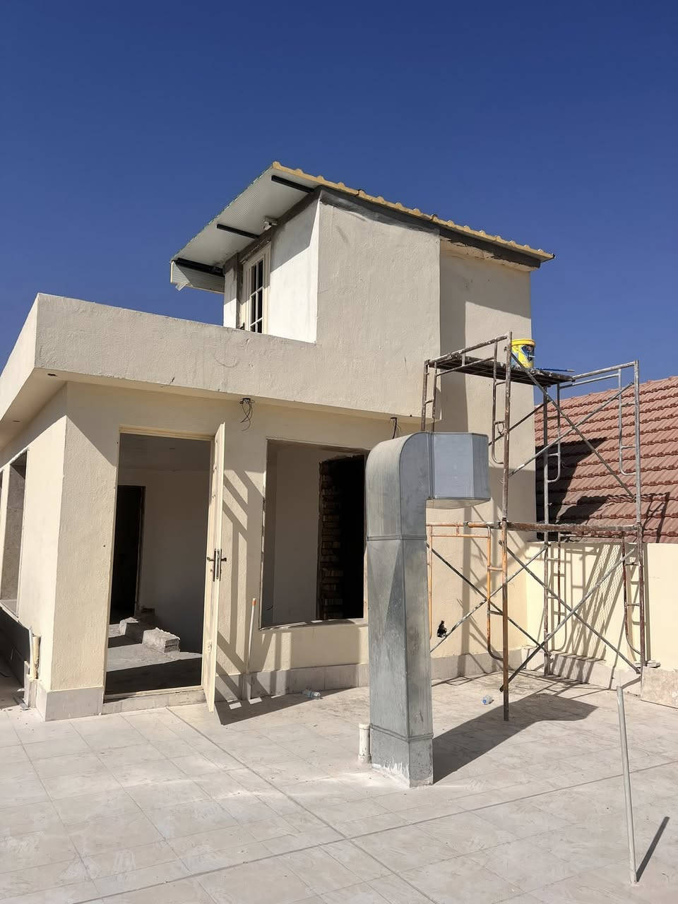 خلفة صبغ 👷‍♂️
تصليح وصبغ كافة الجدران والمنازل 🏠
عمل زفت سائل وماستك للجدران 📍
طلاء الجدران الخارجية والداخية 
تصليح البيوت من الرطوبة والمطر بمادة الستن والبورك 
تصليح البيوت وصبغ البيوت بكافة انواعه ✅
للتواصل
***********
