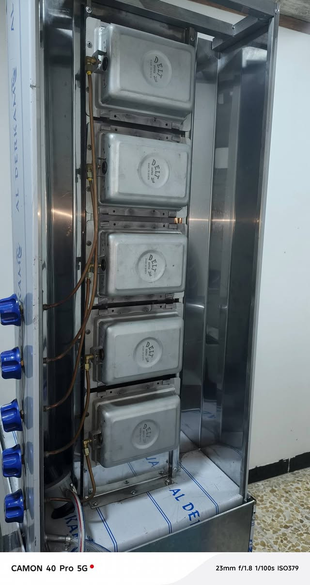 يوجد شواية شاورما للبيع خمس عيون مستخدمة يومين فقط
هيه وملحقاتها السعر 250 ألف 
***********
