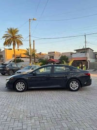 كامري 2025 Le  السياره حادث امامي بدون صبغ بس تعديل بارد ماشي 5 الف كي...