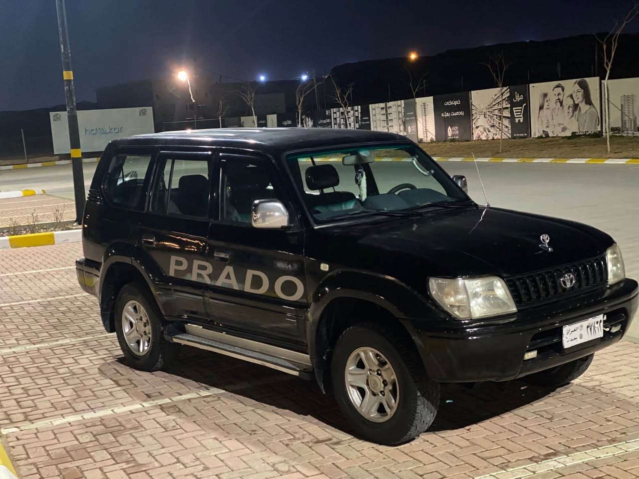 پرادۆ مۆدێل ٢٠٠٠
٦بستۆن دەبل اکسل بە شەرتی گێر و مەکینەو اکسل
ارمی اصلی هەولێر سەنەوی لەگەڵە رەنگی لە سەوزەوە گۆڕاوە بۆ ڕەش
سەیارەکە جایزە ٤تایەی لۆکی لە ژێرە 
نرخی ٦٣ و مەجالەکی کەم
*********** السليمانية, العراق
