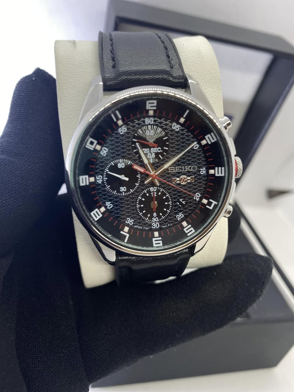 اروع إنتاج .. شركة سايكو  SEIKO
اصدار خاص ومحدود .. لشركة تيوتا 
المواصفات :
كوارتز .. كرنو گراف مينه مميزه جدا
سير ربل …. نظافه كالجديد 
القطر : 42 m
السعر : 120 $ …….. مع التوصيل 
رتيل الساعه … مرتفع جدا 
التواصل : خاص 
او ….. إتصال مع واتساب  ***********

#البصراوي 
#للساعات
#اختيار 
#المتميزين
