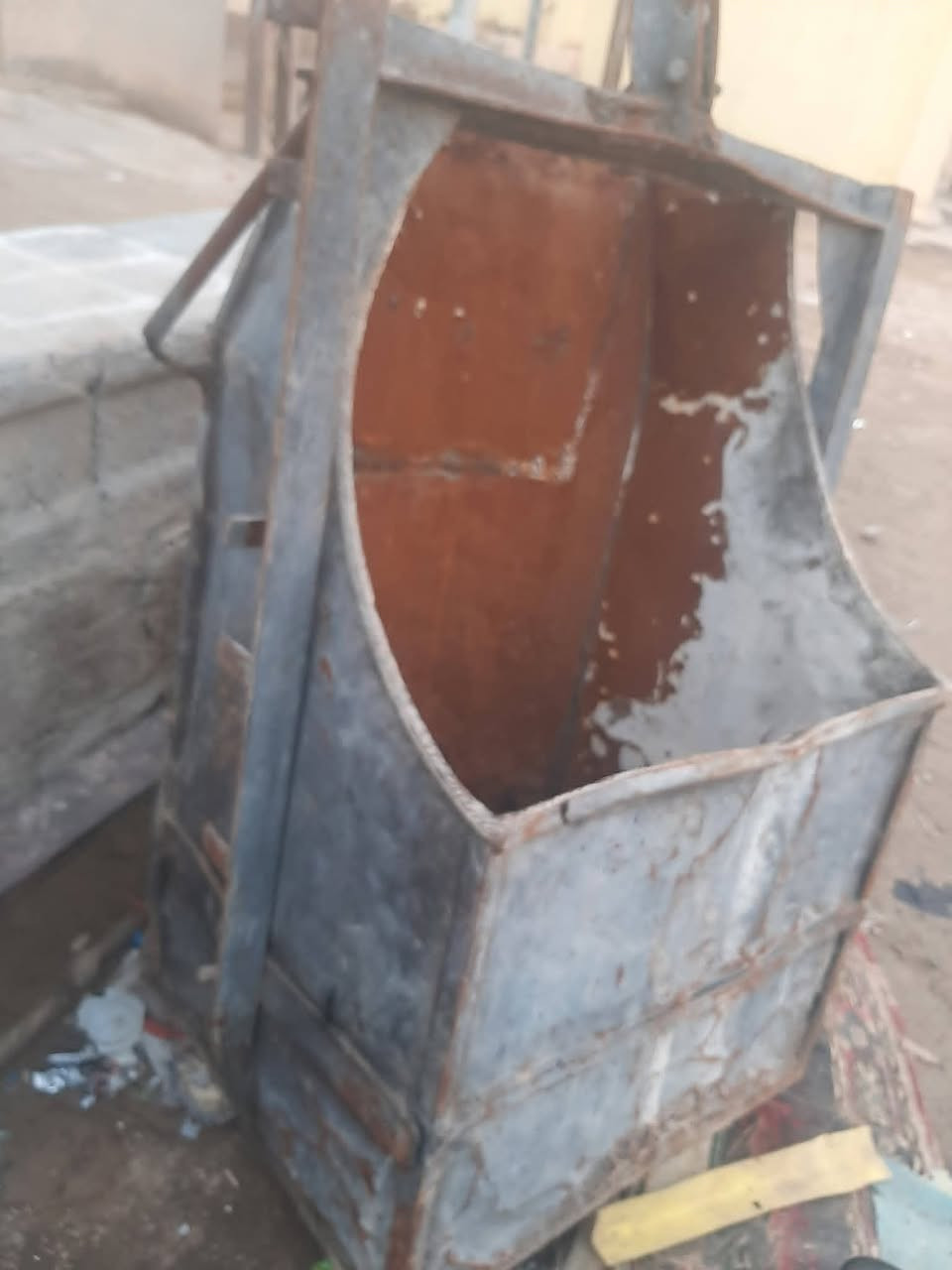 للبيع صطل مال خباطه
ونج خباطه هم 
وصينيه وكلج مال كيله كاملات 
وصينيه مال كيله وحدها
التواصل خاص اواتصال 
***********
