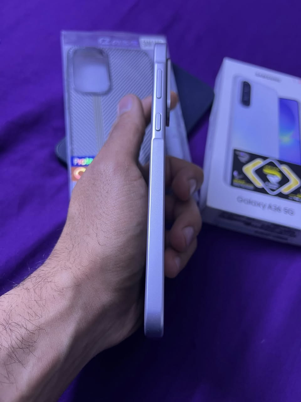 كلكسي A36 جهاز جديد شخط مابي ذاكره 128 بعده داخل ضمان الشركة صار تقريبا 9 اشهر من اخذته والوصل موجود بصور 
رايده 280 الف وبي مجال بسيط
بغداد - الشعلة - حي الجوادين
***********
