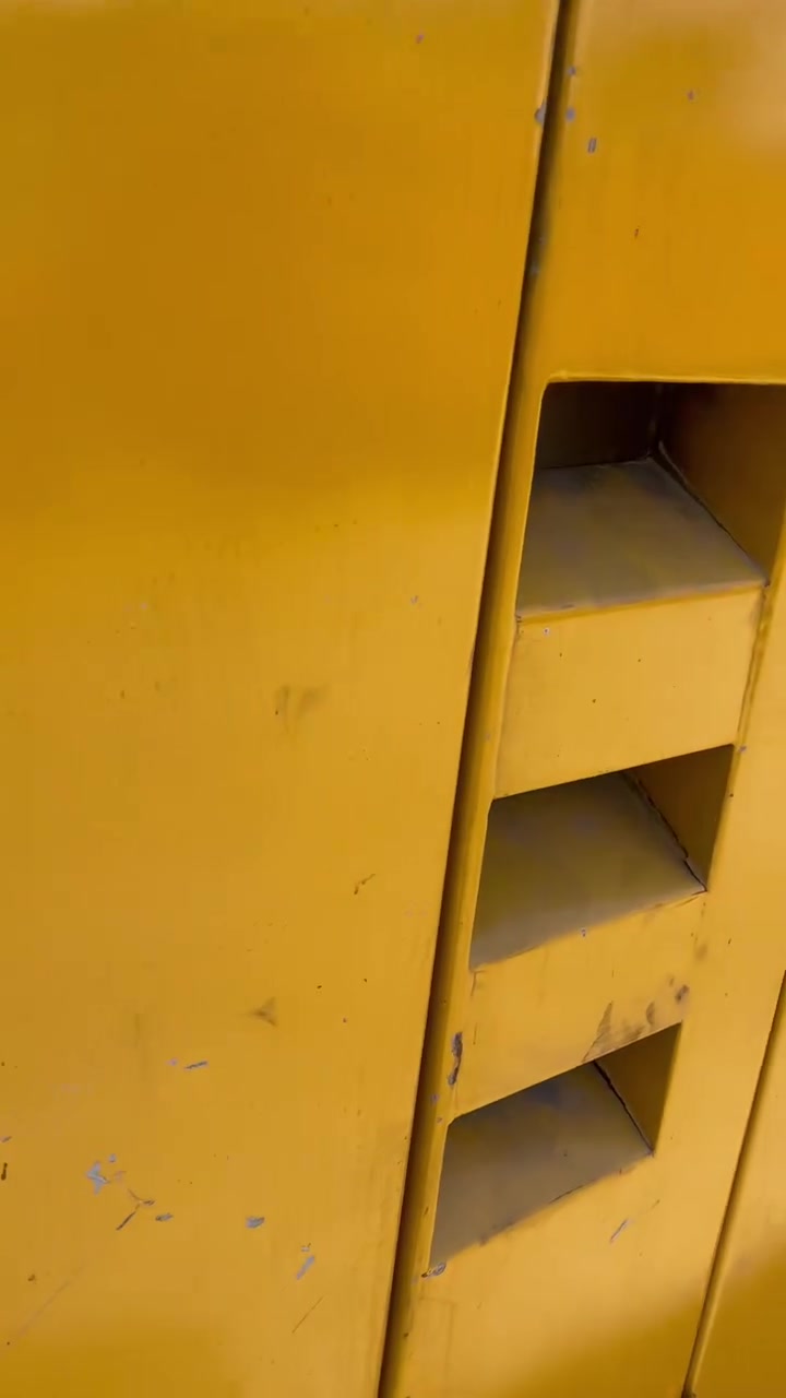 ***********
