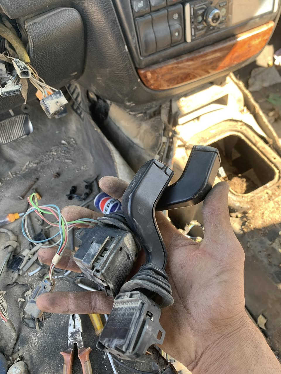 سلام عليكم غراض اوبل بزون. بطاين على ٢٠ الف. 
كلة امامية كلش نضيفة. ب ٤٠ الف. 
شنو تريد يوجد توصيل *********** 
كيلون الزوج ١٥ 
صدر خلفي درايم شفت ناعم زوج ٨٠
