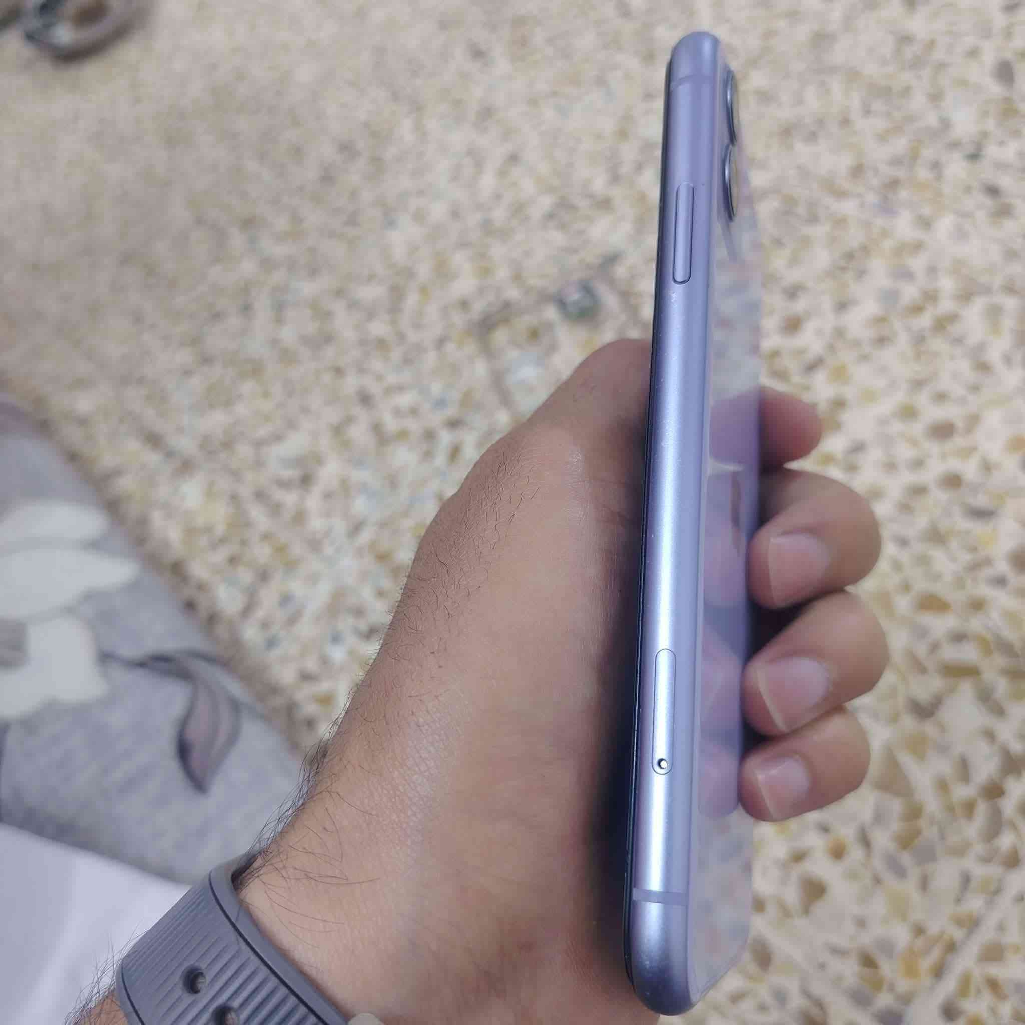 ايفون 11عادي ما مبدل بي شي وضع شركة 
ذاكرة 64
بطارية 77  شركة
كامرات دمعة فول
تك سيم
للبيع أو مراوس شعندك نزل
التواصل عبر الواتساب ***********
