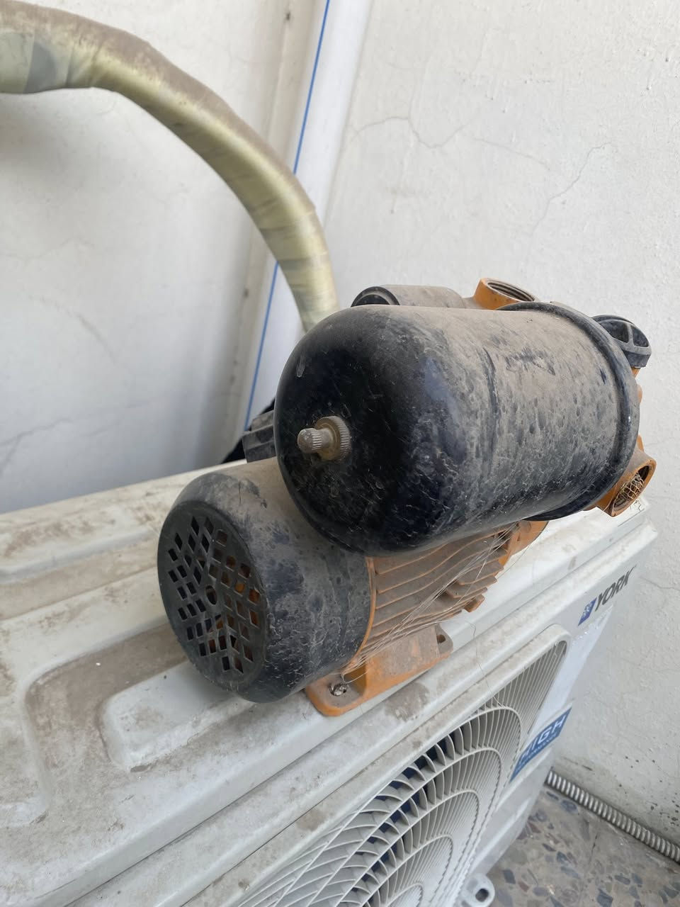 ماطورات مي للبيع السعر الواحد ب٢٥ الاخضر عطلان والبرتقالي يشتغل  مكاني بغداد شارع فلسطين 
***********
