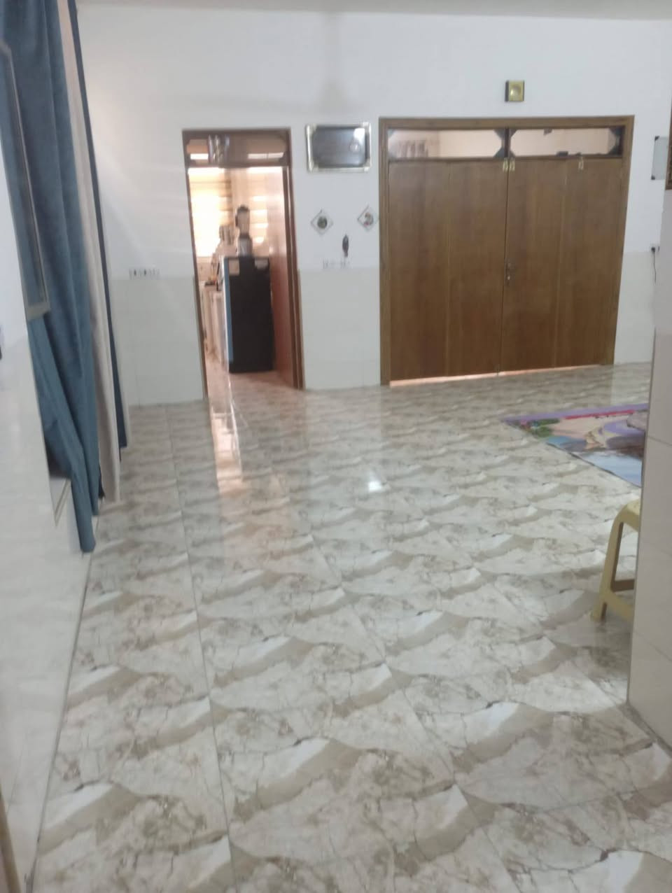 السلام عليكم
دار للبيع 
المساحه 200متر
الجبه8متر والنزال25متر
بناء طابوق السقف صب 
بناء حديث 
طابو زراعي سند25 تحويل مباشر 
عرض الشارع 8متر 
علي قماره مقابل اسواق حسون مخيف 
التفاصيل أكثر ***********
