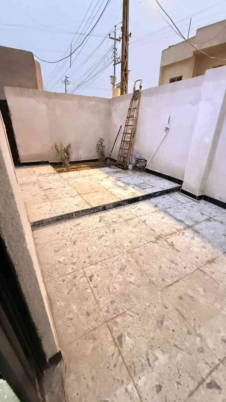 اسعد الله اوقاتكم بكل خير 

دار سكن للبيع 
مساحه البيت 
150 البيت ركن 
الموقع البصرة أبو الخصيب شارع ابو كوصره
 البيت يحتوي 🟩
2 غرف نوم 
صاله
ديوان 
مطبخ
صحيات داخلي وخارجي 🟥 
نوع العقار طابو زراعي عراقي  
سعر البيت  62 مليون وبي مجال ***********
