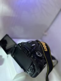 نيكون D5100 • عدسه 18-55 VR • شاشه قلاب 360