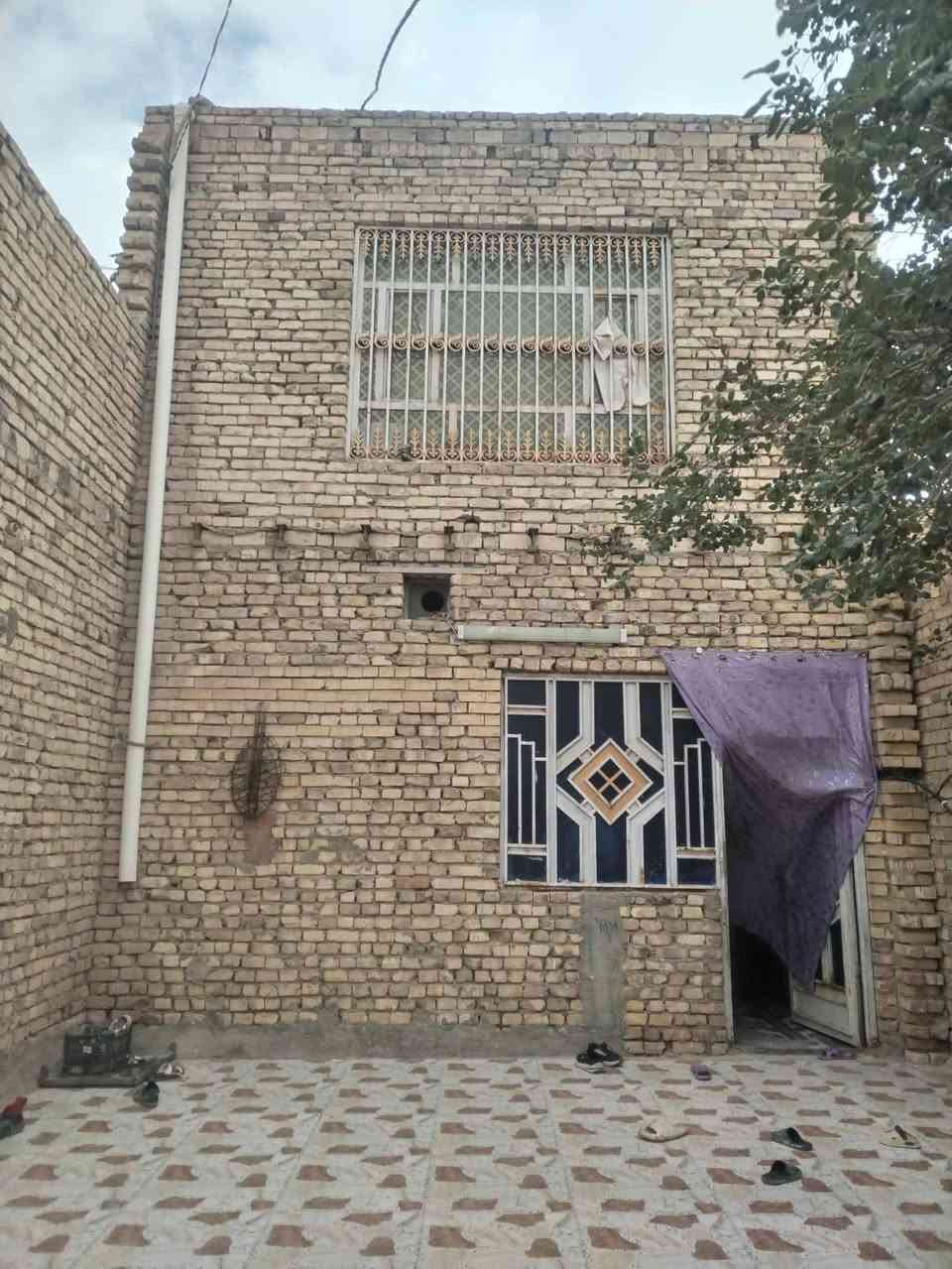 يا الله

دار للبـيـــع سيد جميل شارع 10 طابو صرف

المساحه 200 متر

متكون من طارمه كبيره واستقبال وصاله كبيره ومطبخ كبير وصحيات ومنور وغرفتين نوم

والطابق الثاني
غرفتين نوم وصاله كبيره

السعر 100وبي مجال للشراي

للتواصل والاستفسار خاص او اتصال

***********
***********

اخوكم ابو نور الدلال

المكتب مجاز حكومياً ادخل للحساب ناشر ابيوت اي بيت ايعجبك راسلني وتدلل

أعرض عقارك عندنا ودع لنا التسويق

عنـــوان المـكتــب سيد جميل شارع 20 مقابيل اسواق امير
