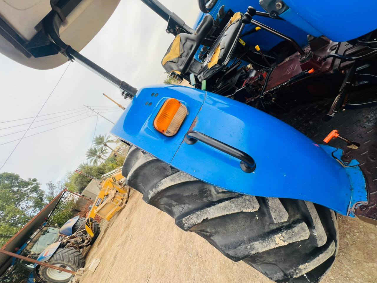 للبيع نيوهولند 2011 رقم وسنوية ورثه بدون تحويل مكينة خير من الله أي نقص ما بيه محرك لا تبخير ولا تنقيص كير واكسن مكفولات كهربائيات شغاله مكينة مال جناي السعر 16 مليون ونص  المكان بابل قرب خط السريع للأستفسار ***********
