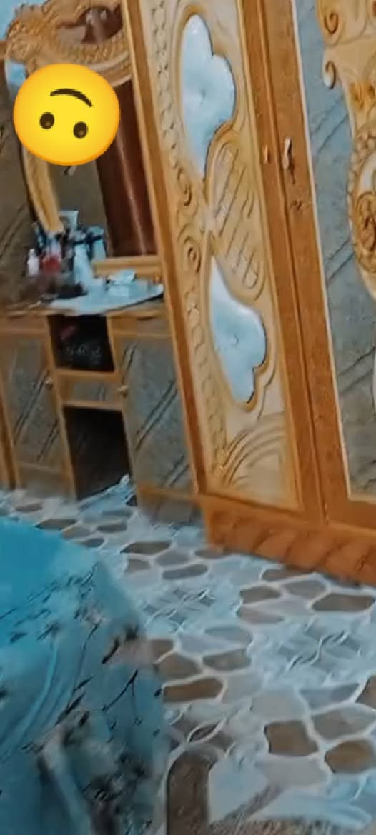 السلام عليكم غرفةة للبيع مكان بغداد رئاسة العبيدي للاستفسار الاتصال بالرقم ***********
