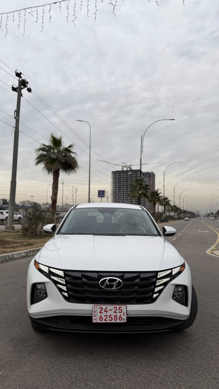 توسان موديل 2024 وارد امريكي باب خلفي صبغ فقط لون ابيض ثلجي ماشي 14 ميل فقط مكينة 2500 تنفس طبيعي 

مواصفات 
*شاشة 
*كاميرا 
*هندبريك دكمة 
*نظام اوتو هولد 
*ثلاث وضعيات قيادة 
*كروز سرعة 
*مثبت مسار 
وباقي مواصفات المعروفة 

مكان السيارة دهوك معارض الجديدة 

السعر : 188$ 

للاستفسار الاتصال على الرقم 
***********
